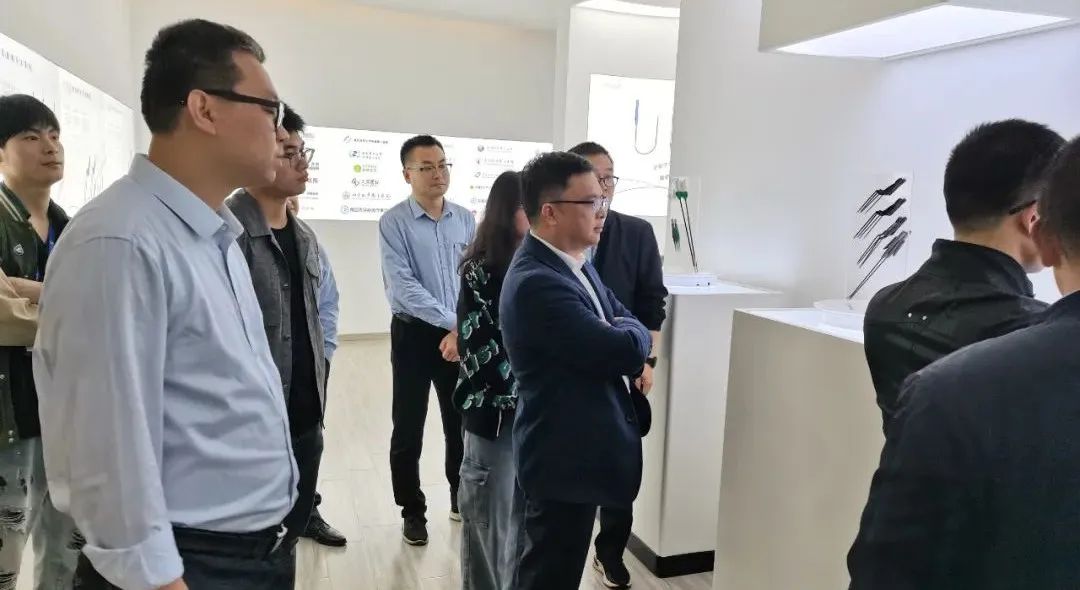 深化院企合作，贛南醫(yī)學(xué)院院長帶隊到訪我司參觀交流